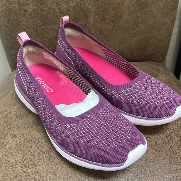 Vionic Shoes - Vionic slip on size 8.5 brand new